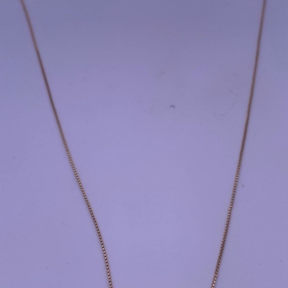 Gorgeous 10k gold necklace with centre Emerald stone - Picture 3 of 7